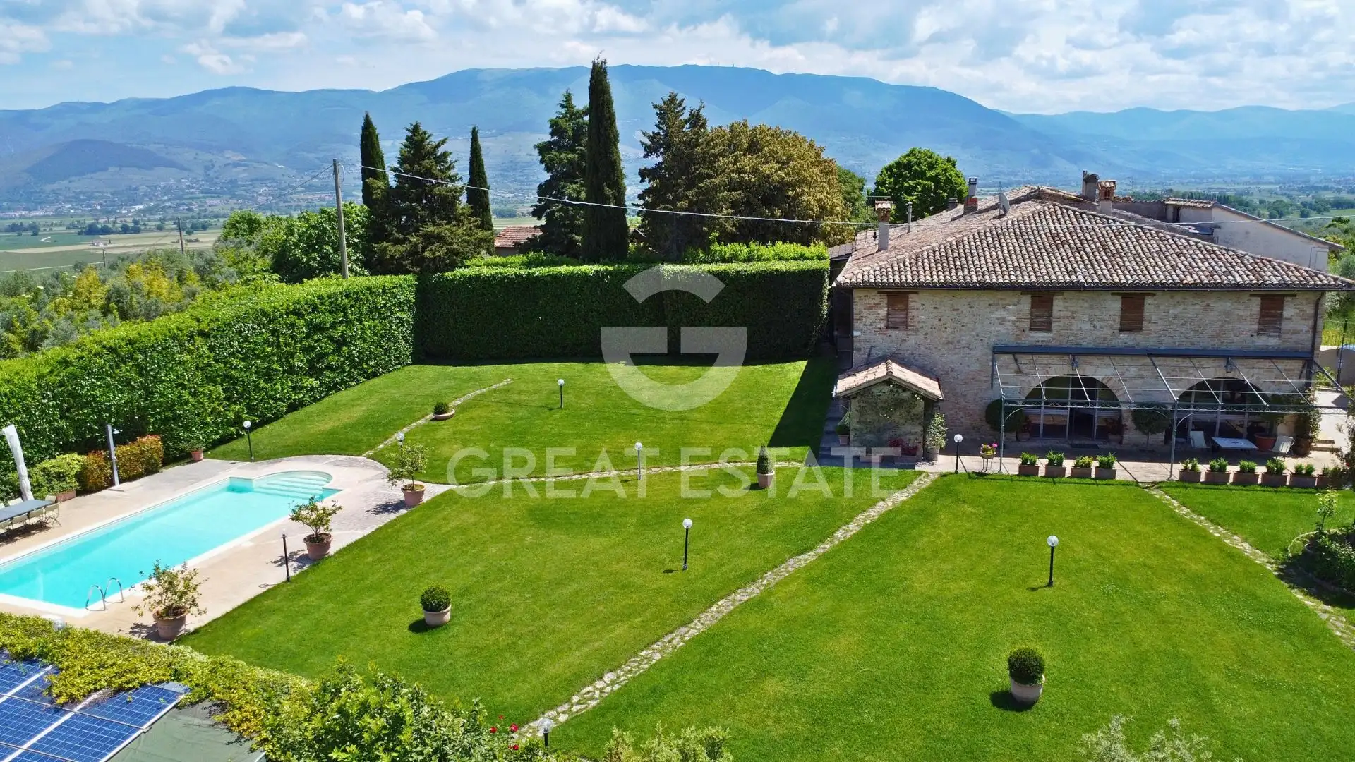House 907m² in Italy, Perugia. Priced at 1800000€ rent photo-5