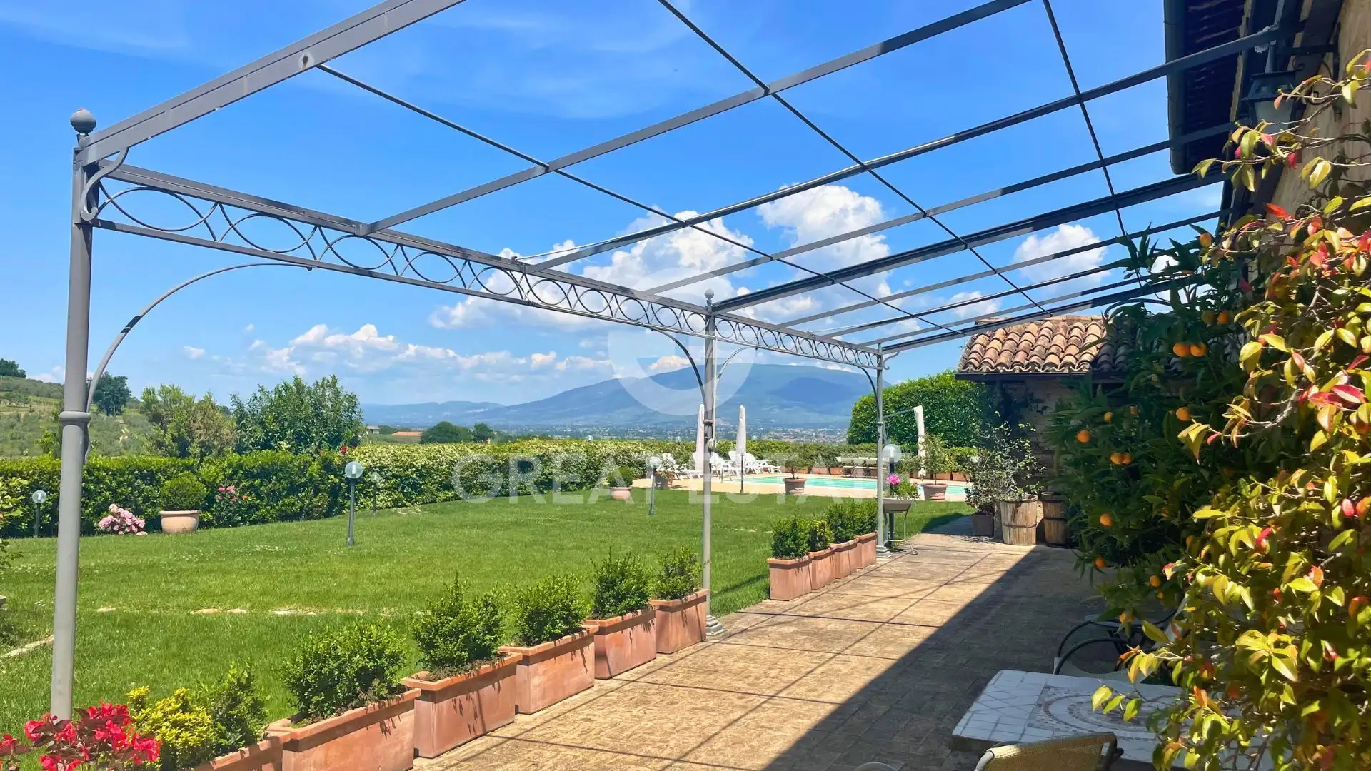 House 907m² in Italy, Perugia. Priced at 1800000€ rent photo-4