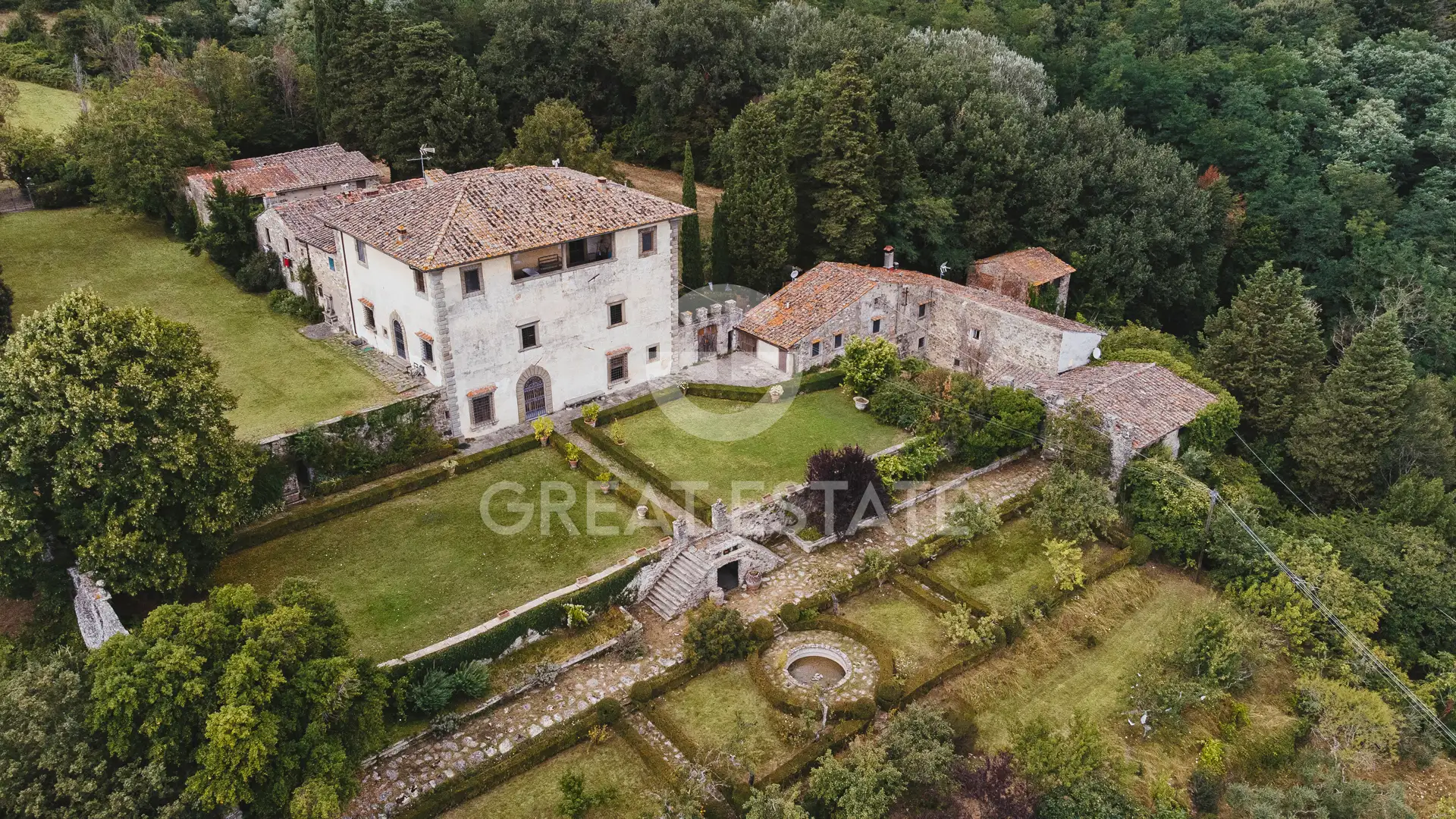 House 1963m² in Italy, Florence. Priced at 3800000€ rent photo-1