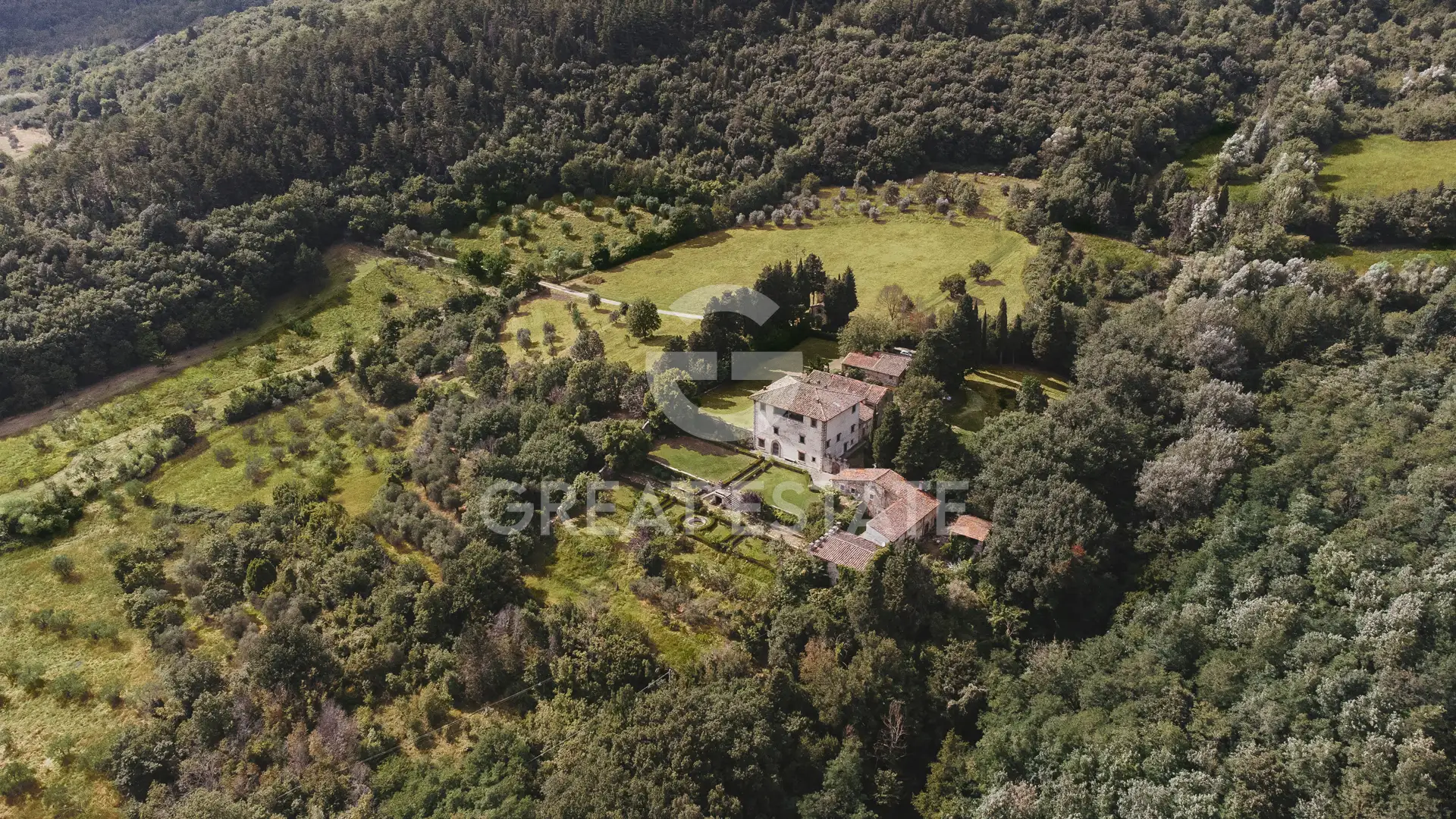 House 1963m² in Italy, Florence. Priced at 3800000€ rent photo-2