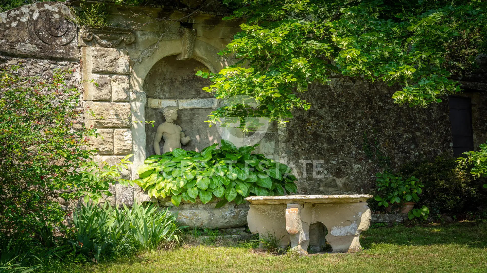 House 1963m² in Italy, Florence. Priced at 3800000€ rent photo-10