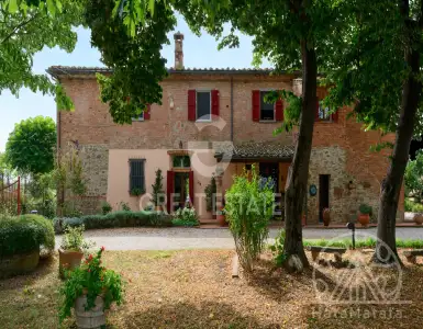 Buy in Italy for 590000€