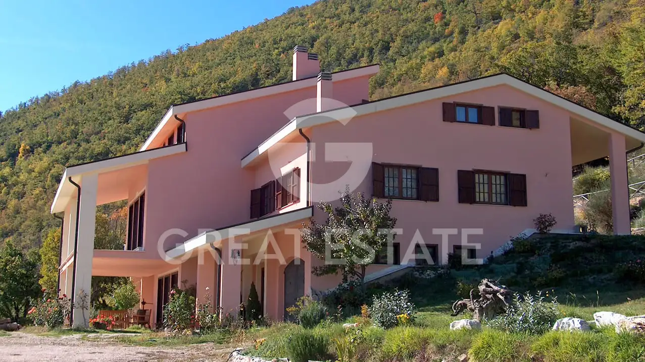 Villa 802m² in Italy, Perugia. Priced at 690000€ rent photo-5