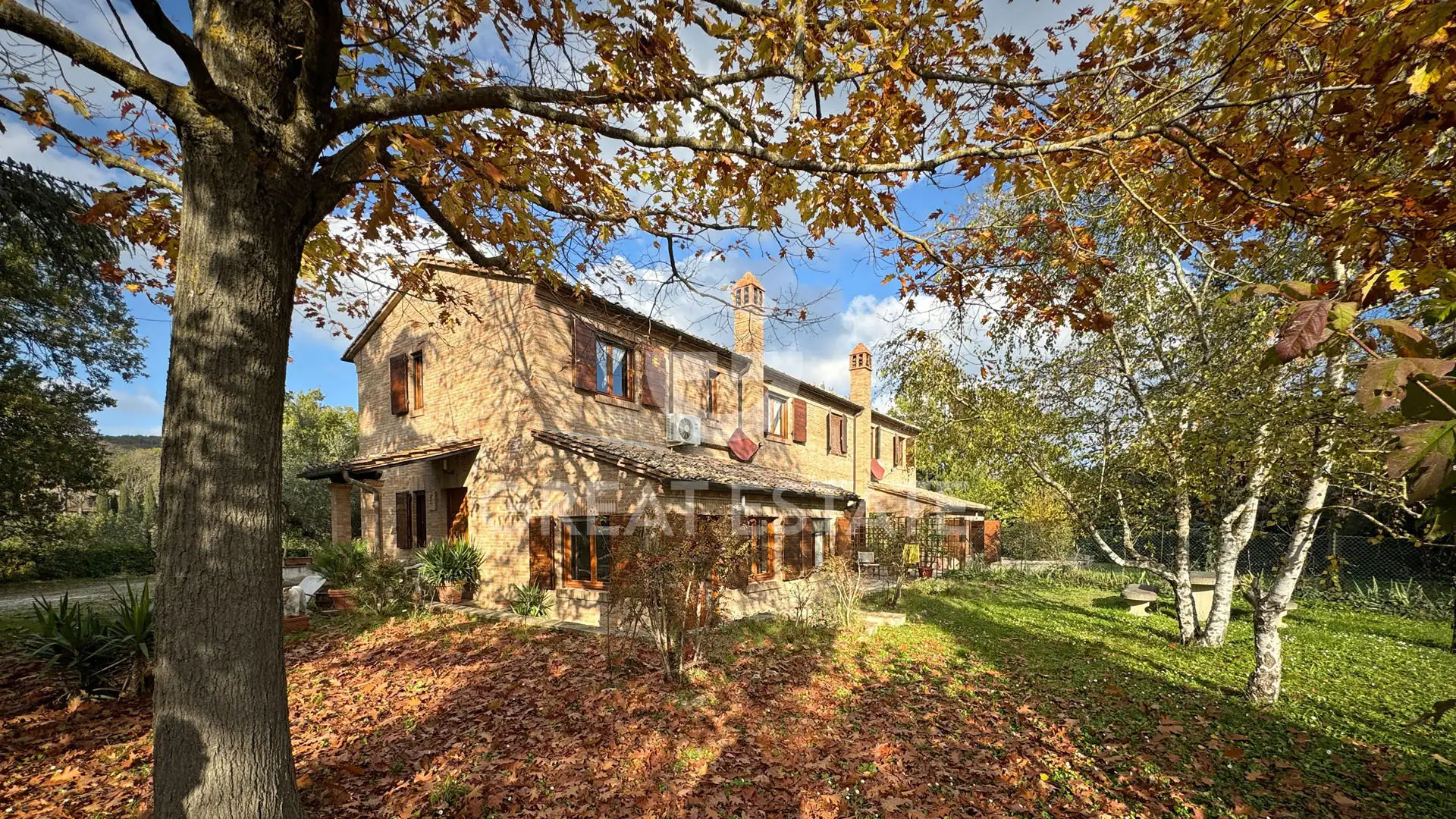 House 718m² in Italy, Siena. Priced at 1450000€ rent photo-1