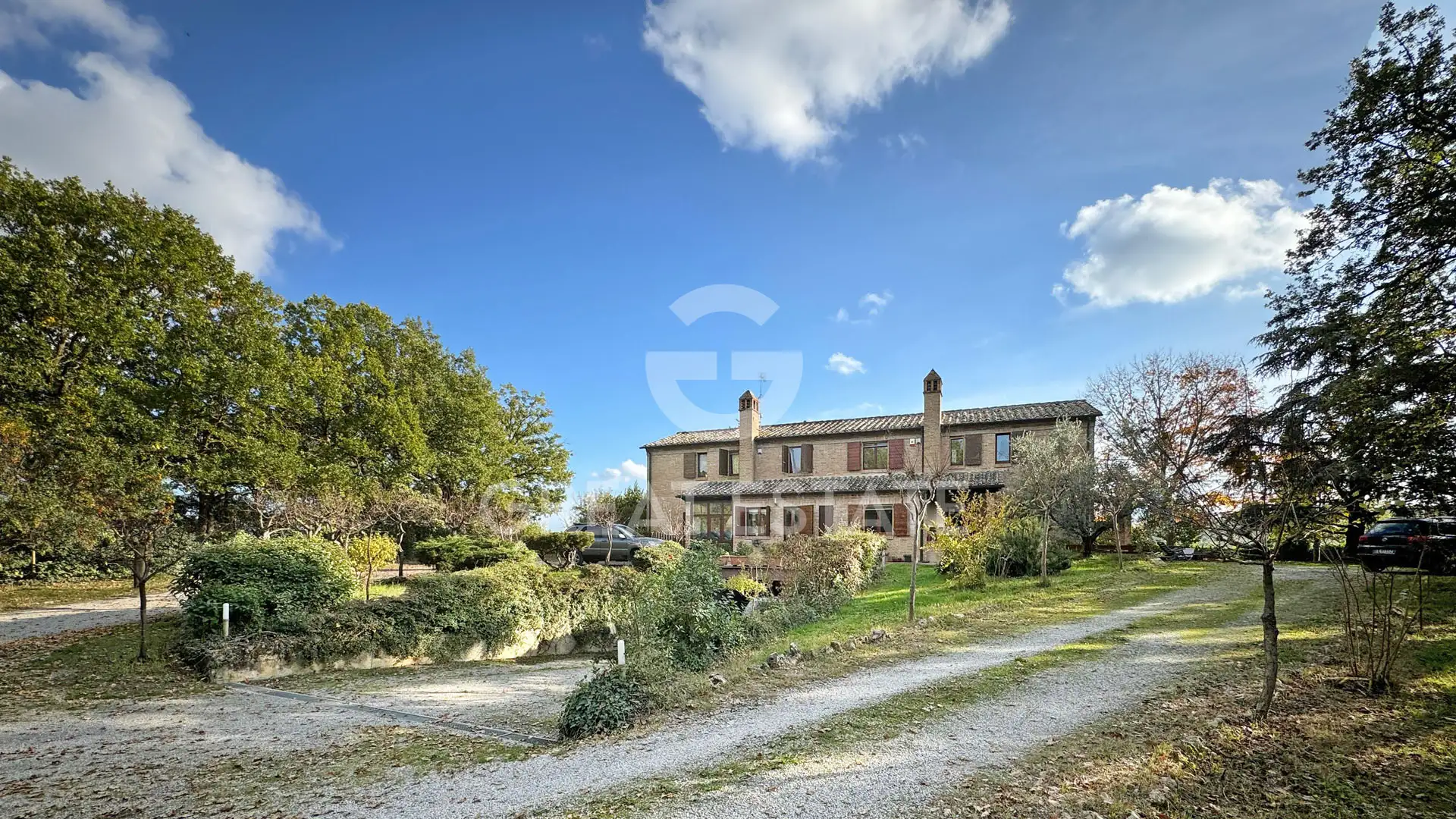 House 718m² in Italy, Siena. Priced at 1450000€ rent photo-3