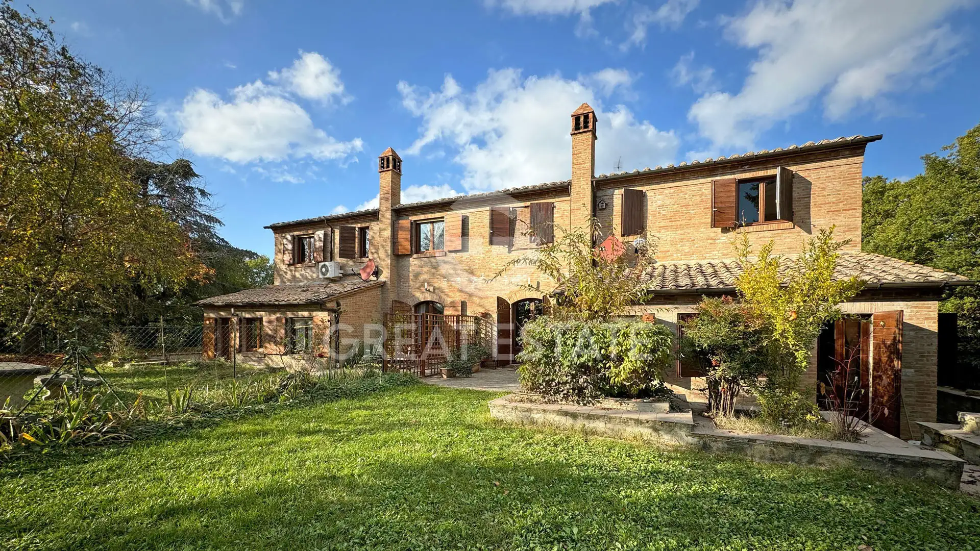 House 718m² in Italy, Siena. Priced at 1450000€ rent photo-6