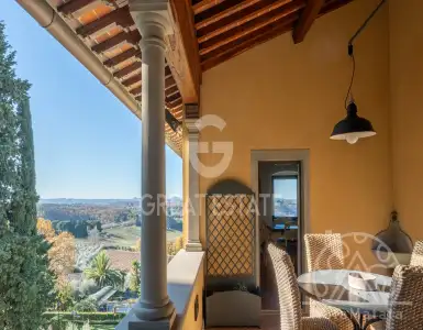 Buy in Italy for 7450000€
