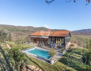 Buy in Italy for 550000€
