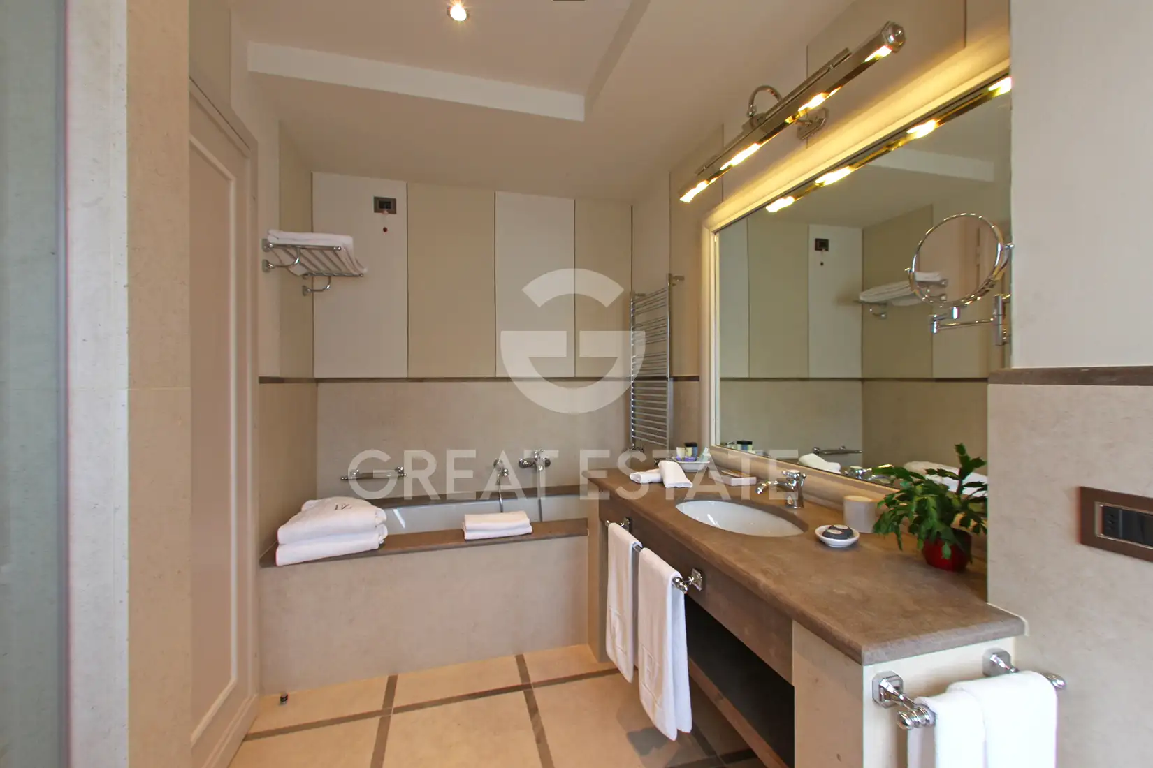 Flat 135m² in Italy, Siena. Priced at 519750€ rent photo-11