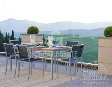 Buy in Italy for 519750€