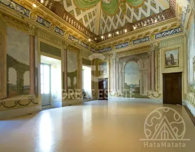 Buy in Italy for 940000€