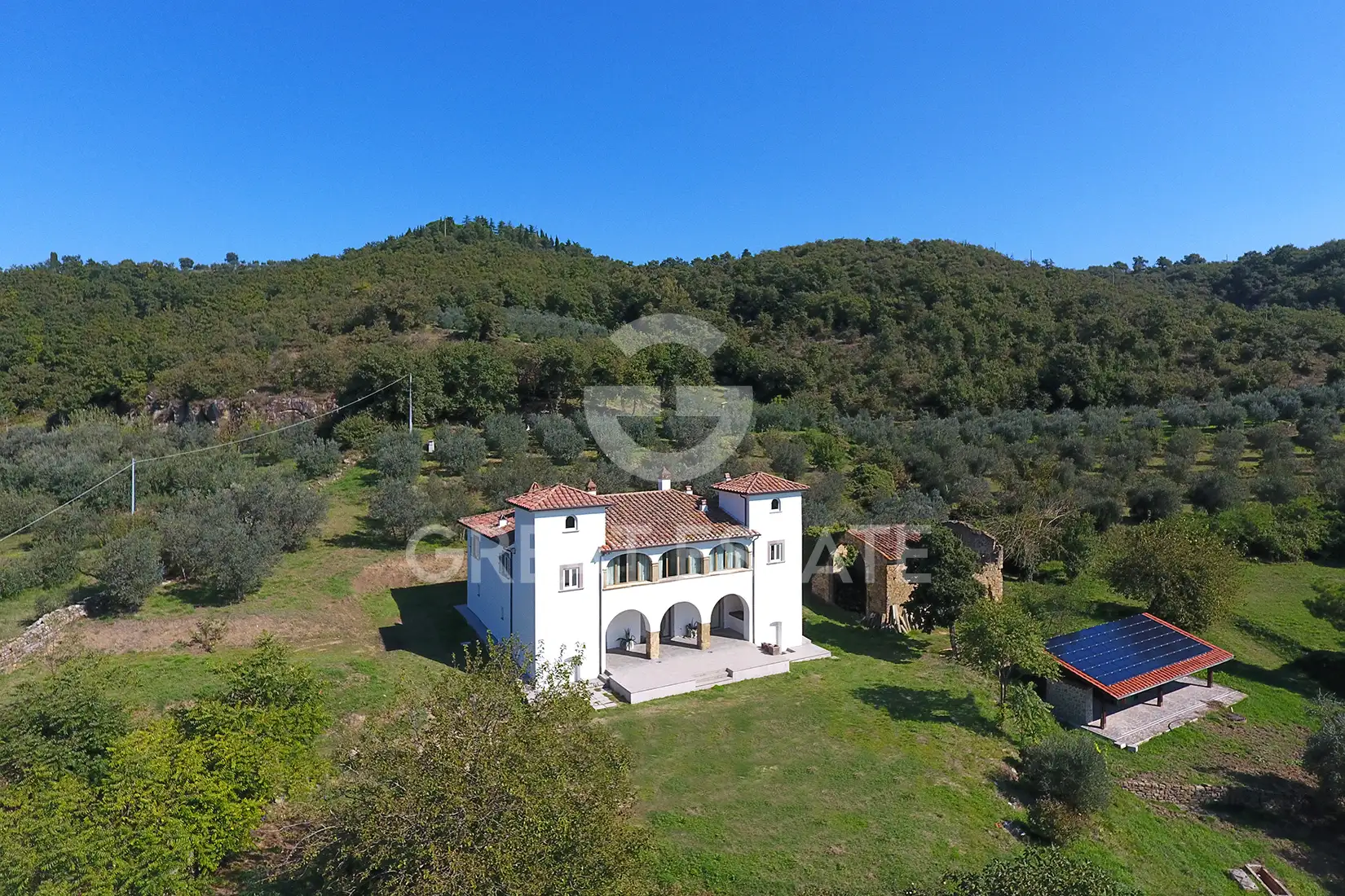 Villa 796m² in Italy, Arezzo. Priced at 1750000€ rent photo-2