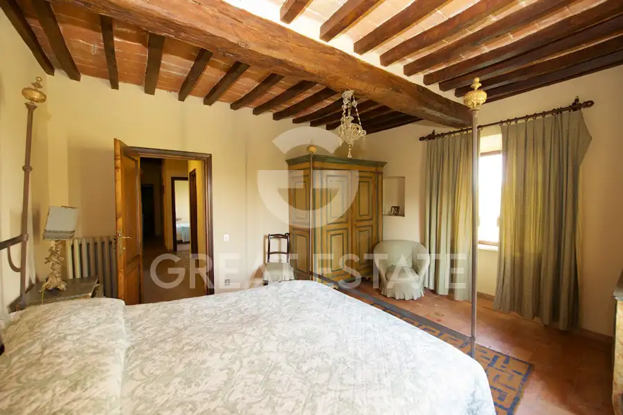 Villa 880m² in Italy, Siena. Priced at 1630000€ rent photo-11