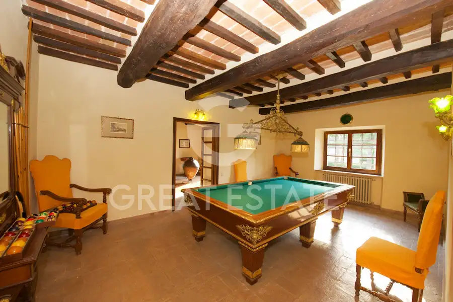 Villa 880m² in Italy, Siena. Priced at 1630000€ rent photo-12