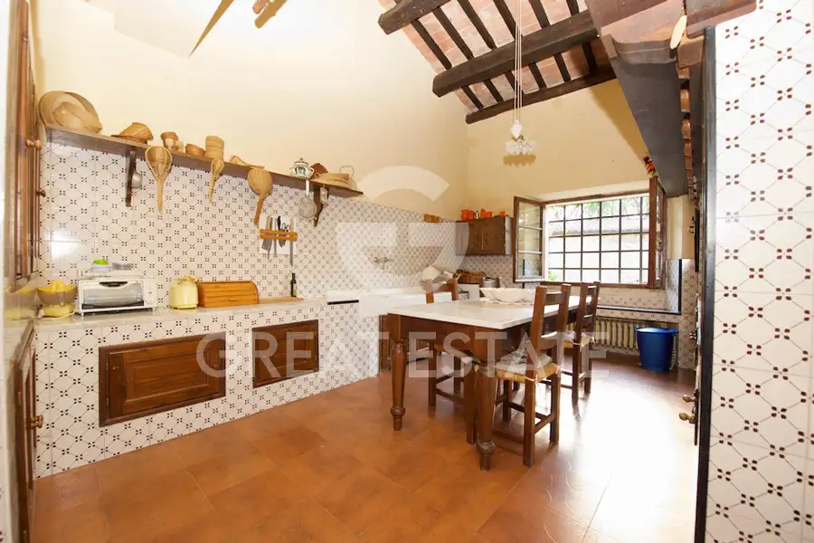 Villa 880m² in Italy, Siena. Priced at 1630000€ rent photo-13