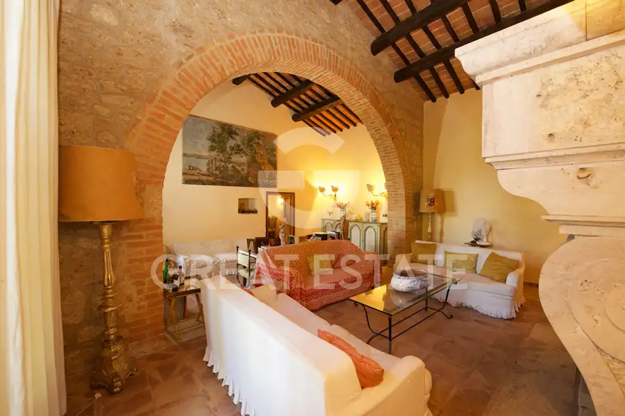 Villa 880m² in Italy, Siena. Priced at 1630000€ rent photo-14