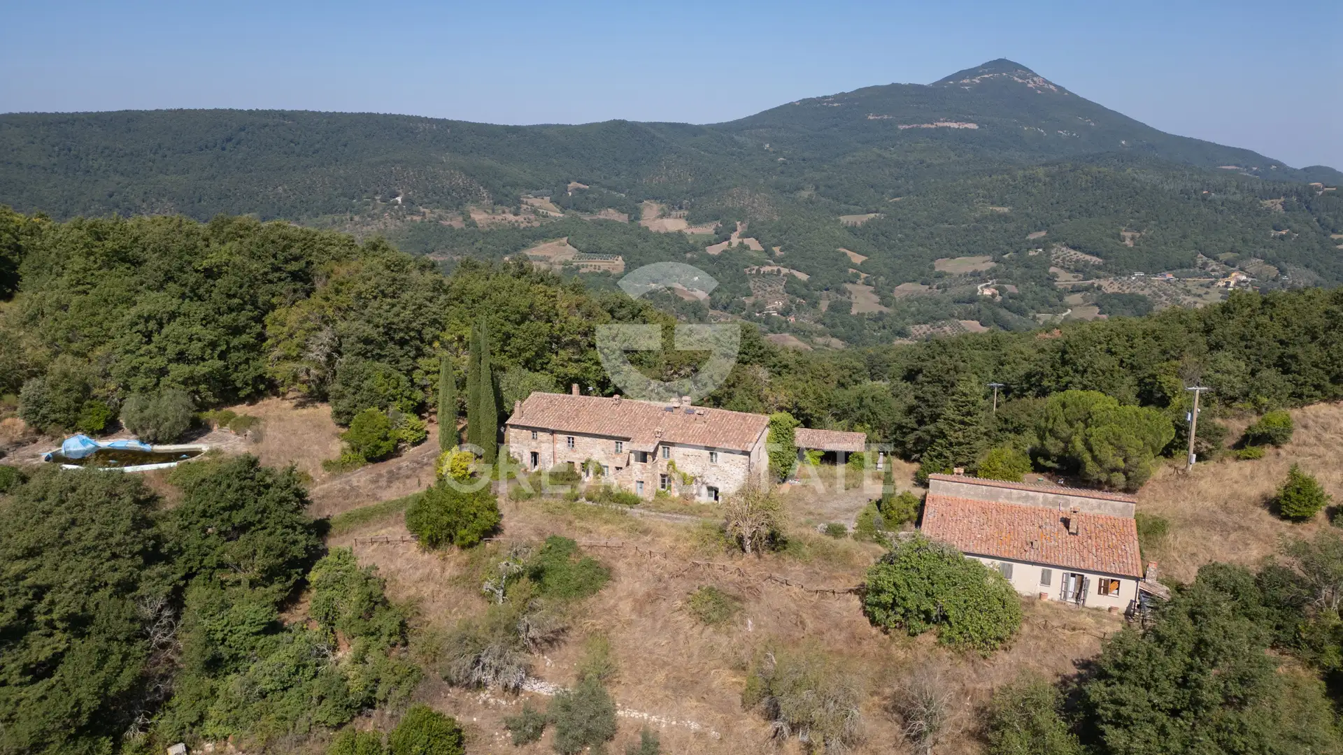 House 760m² in Italy, Siena. Priced at 1650000€ rent photo-2