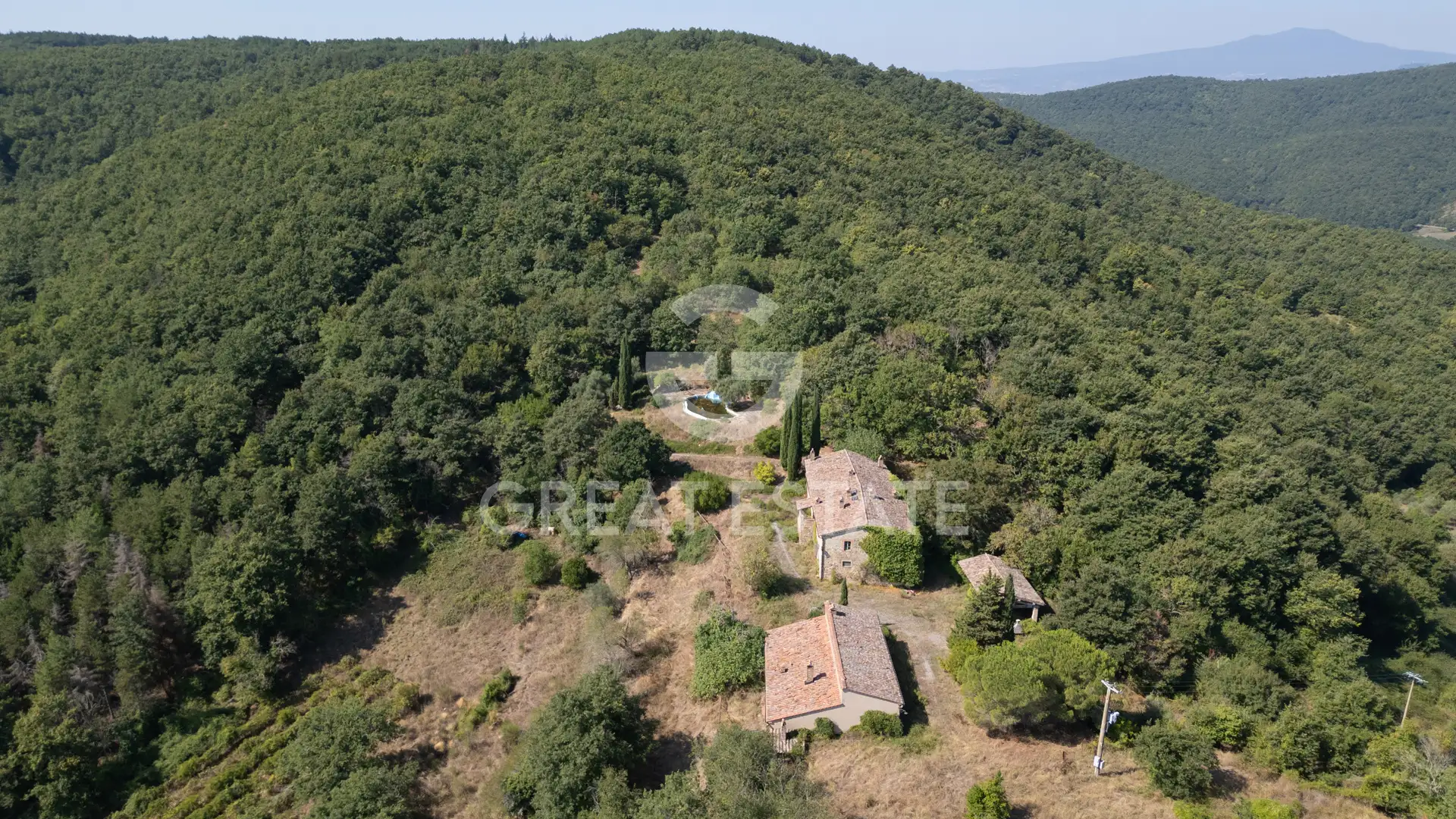 House 760m² in Italy, Siena. Priced at 1650000€ rent photo-3