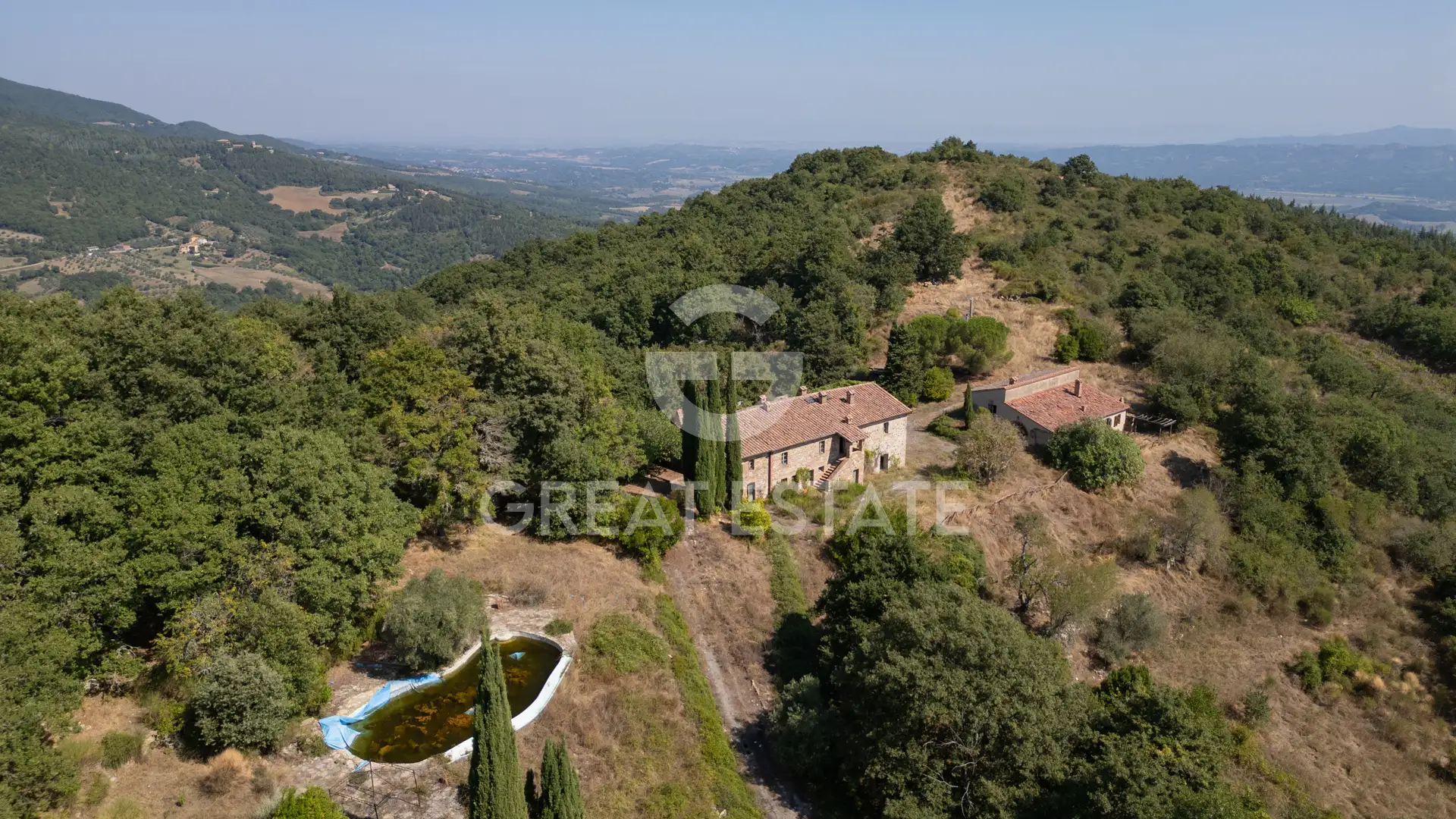 House 760m² in Italy, Siena. Priced at 1650000€ rent photo-4
