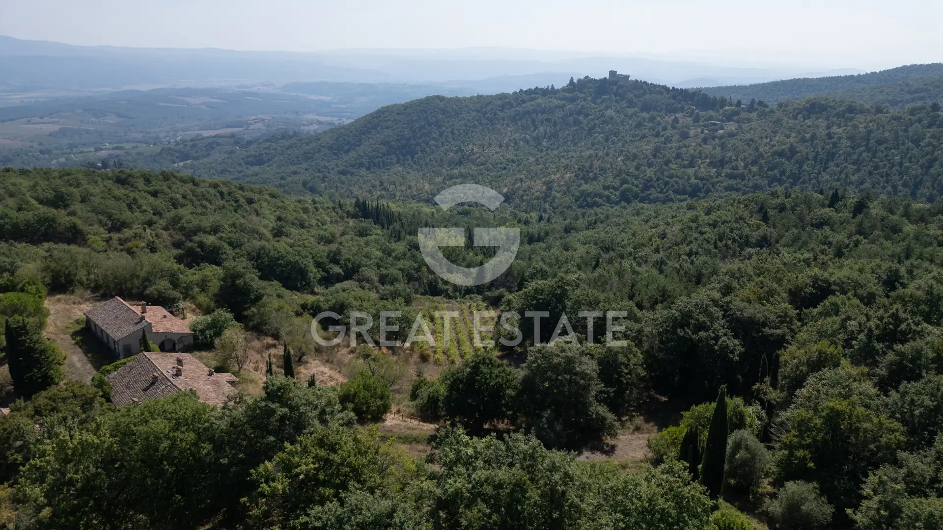 House 760m² in Italy, Siena. Priced at 1650000€ rent photo-13