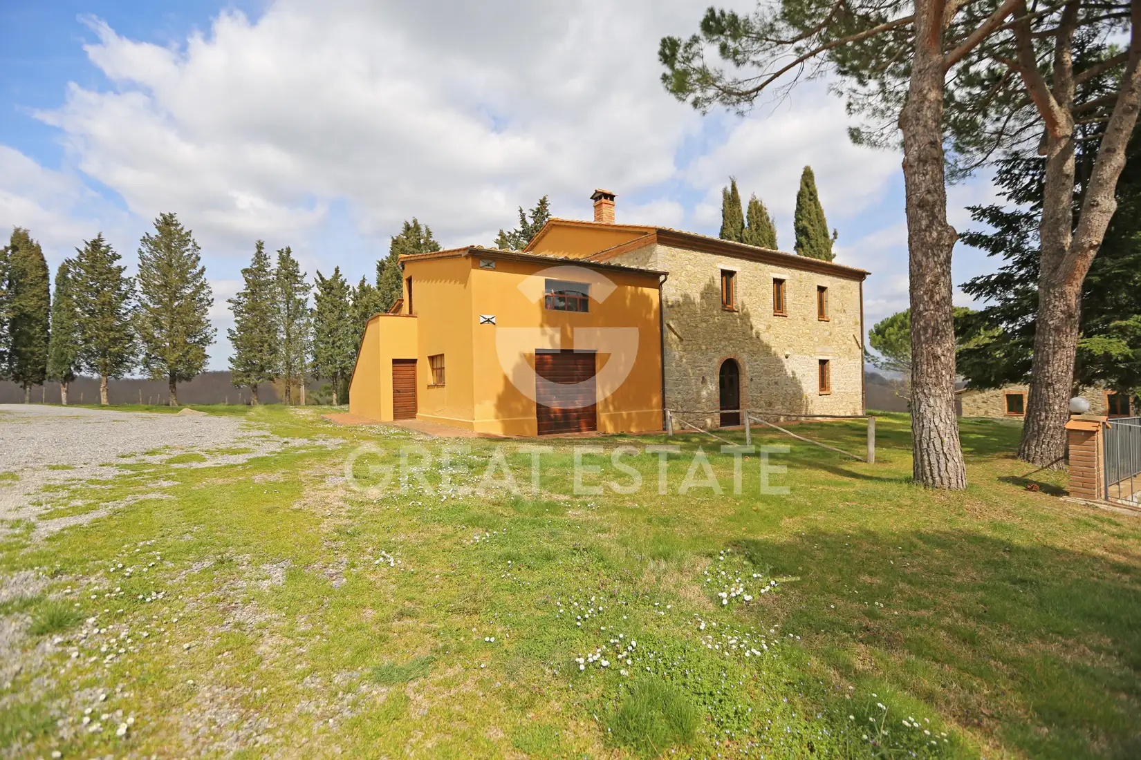 House 567m² in Italy, Siena. Priced at 1550000€ rent photo-2