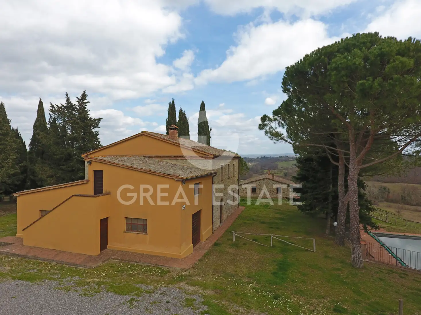 House 567m² in Italy, Siena. Priced at 1550000€ rent photo-6