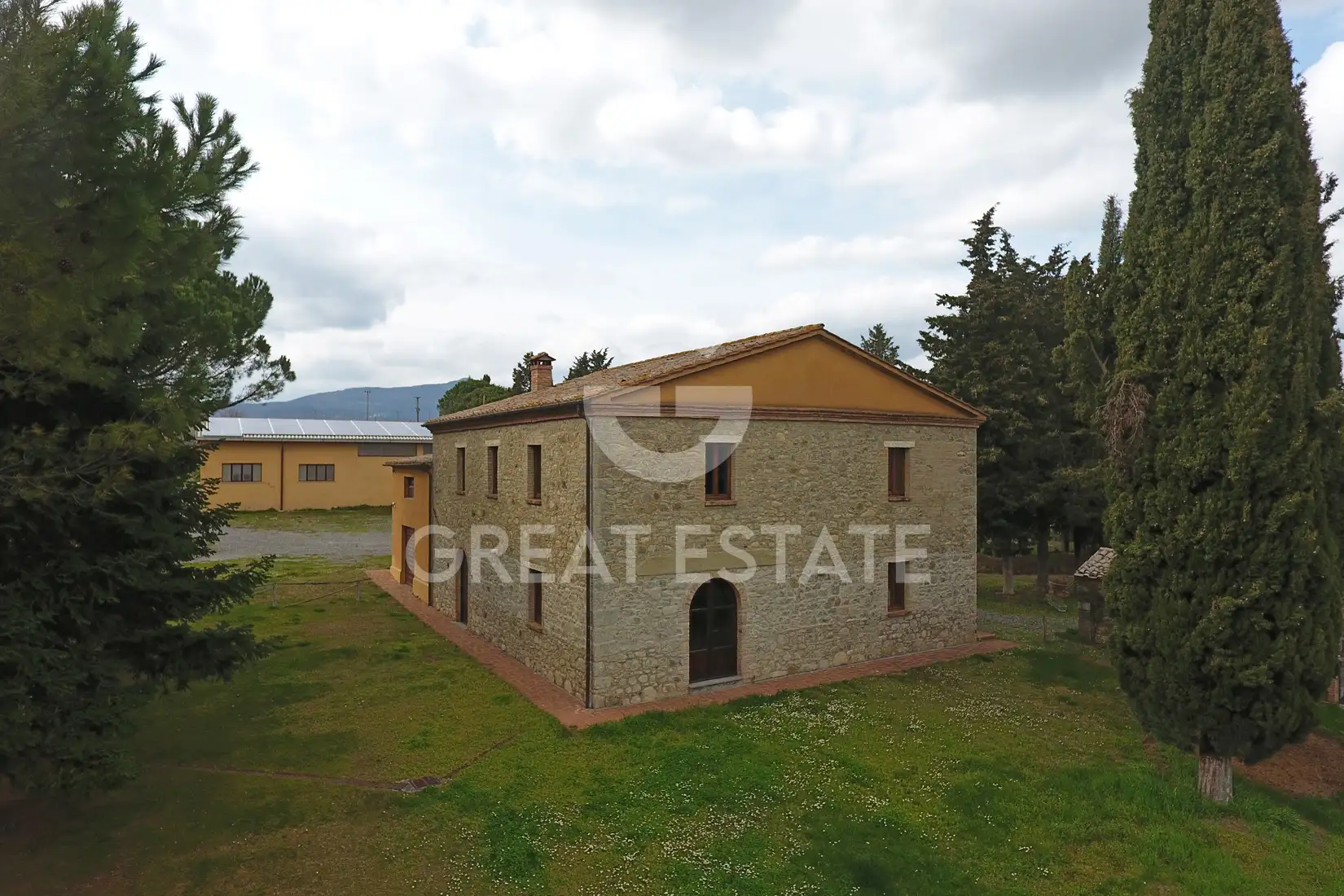 House 567m² in Italy, Siena. Priced at 1550000€ rent photo-3