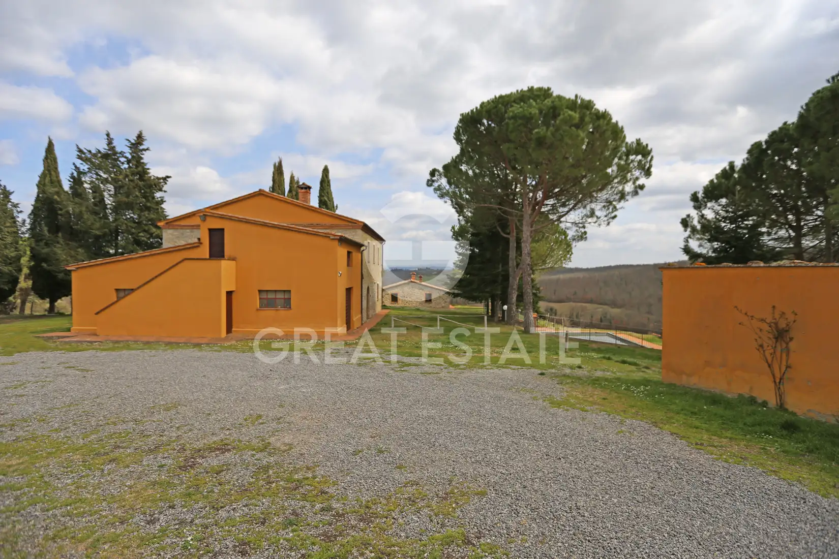 House 567m² in Italy, Siena. Priced at 1550000€ rent photo-9