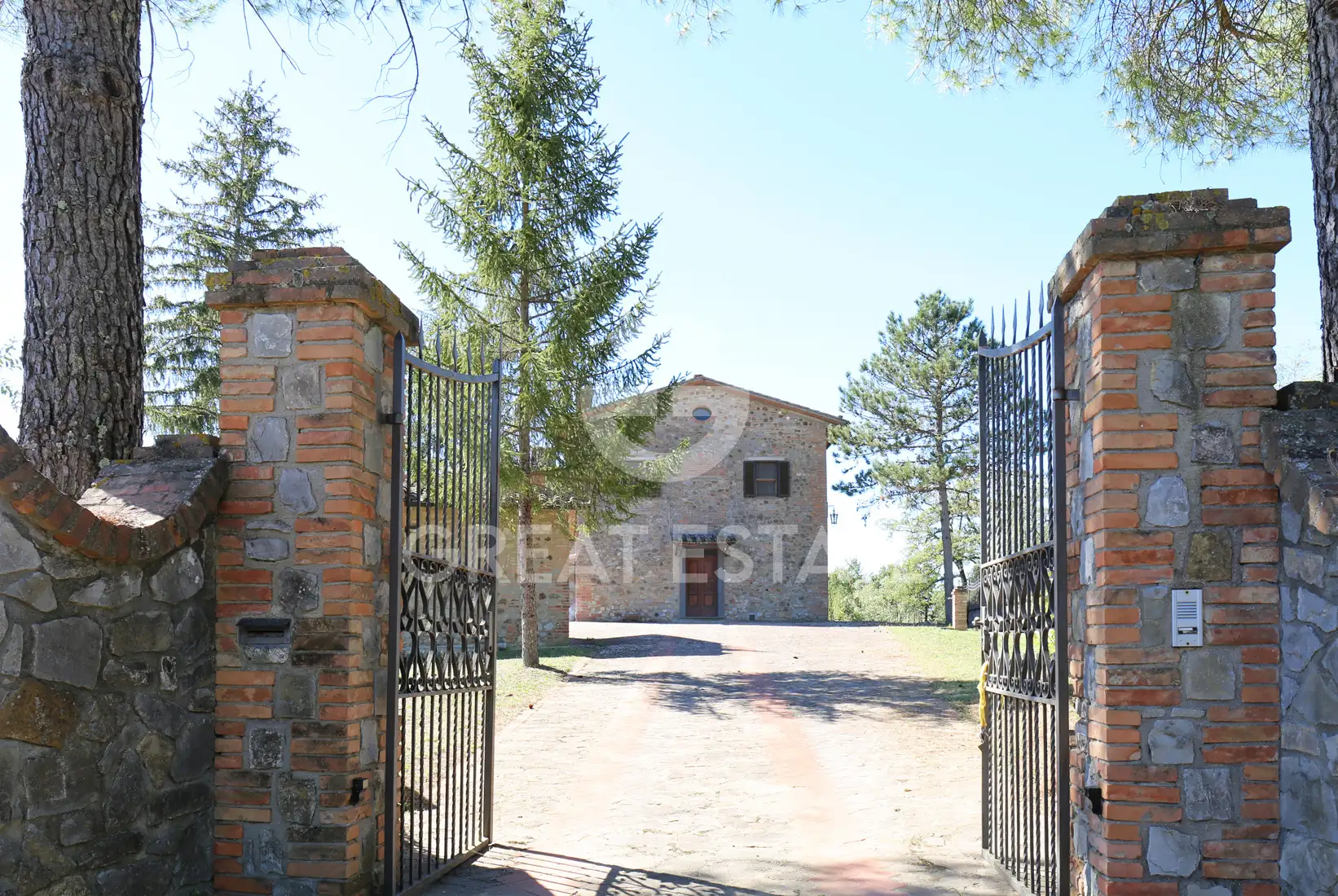 House 371m² in Italy, Perugia. Priced at 599000€ rent photo-1
