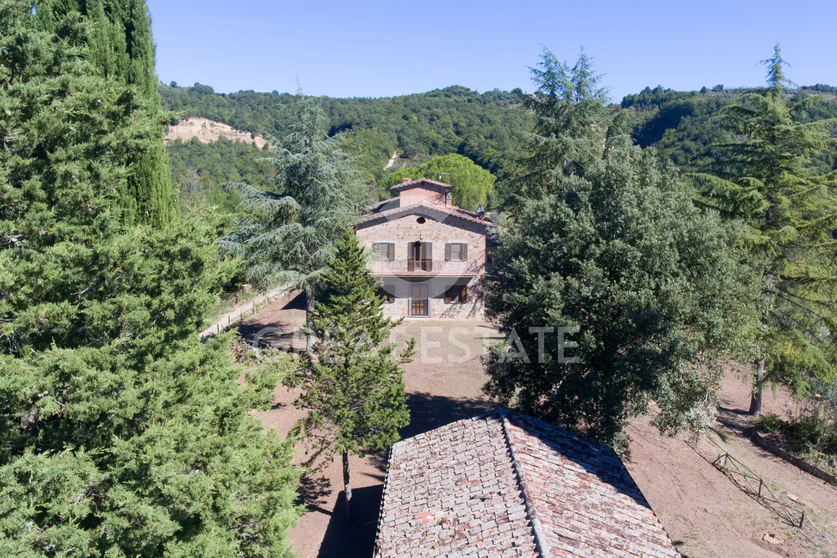 House 371m² in Italy, Perugia. Priced at 599000€ rent photo-3