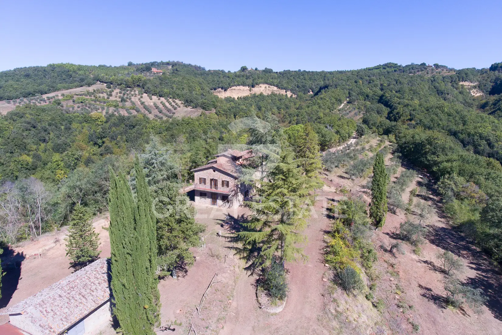 House 371m² in Italy, Perugia. Priced at 599000€ rent photo-4