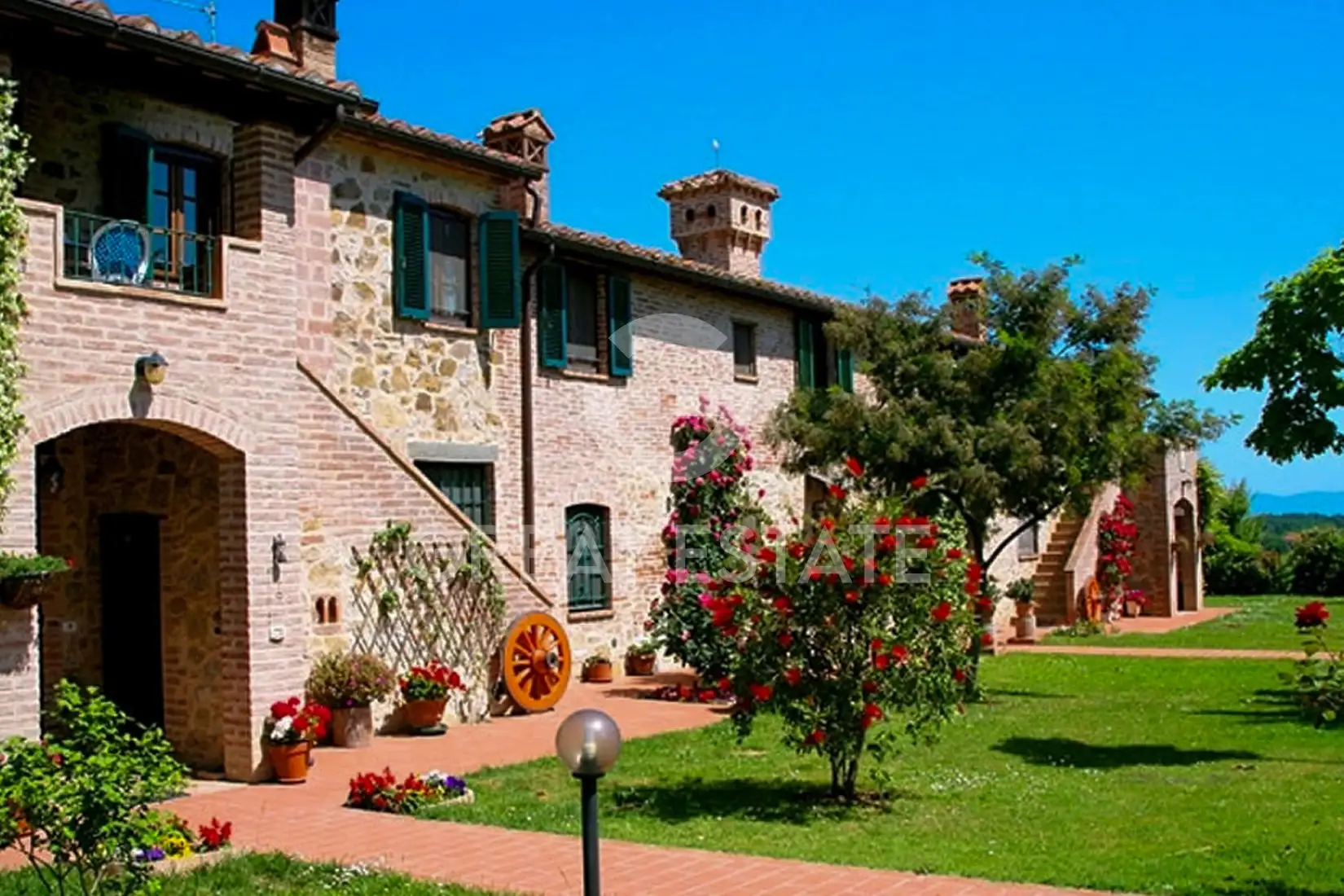 House 624m² in Italy, Perugia. Priced at 840000€ rent photo-1