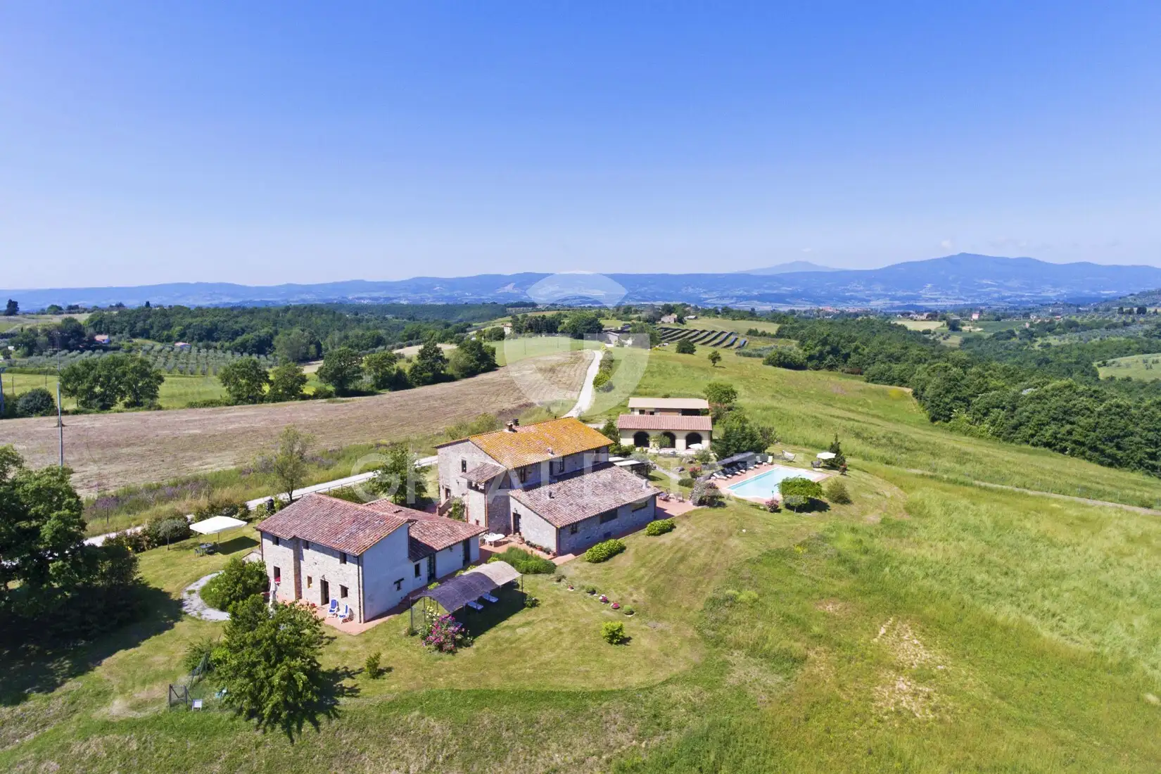 House 810m² in Italy, Terney. Priced at 1250000€ rent photo-1