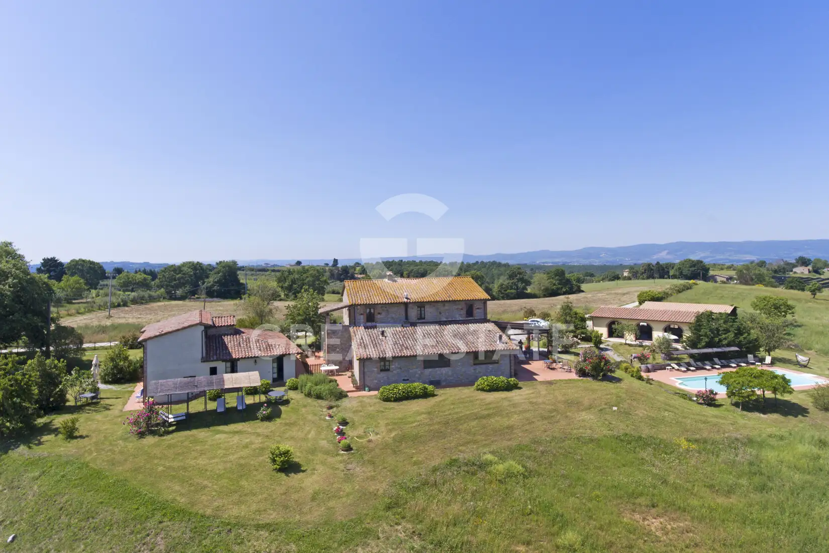 House 810m² in Italy, Terney. Priced at 1250000€ rent photo-4