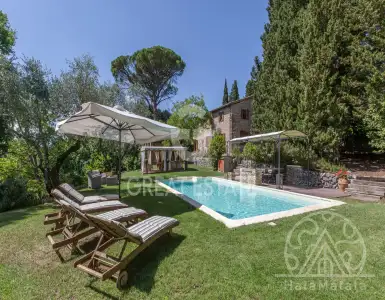 Buy in Italy for 1490000€