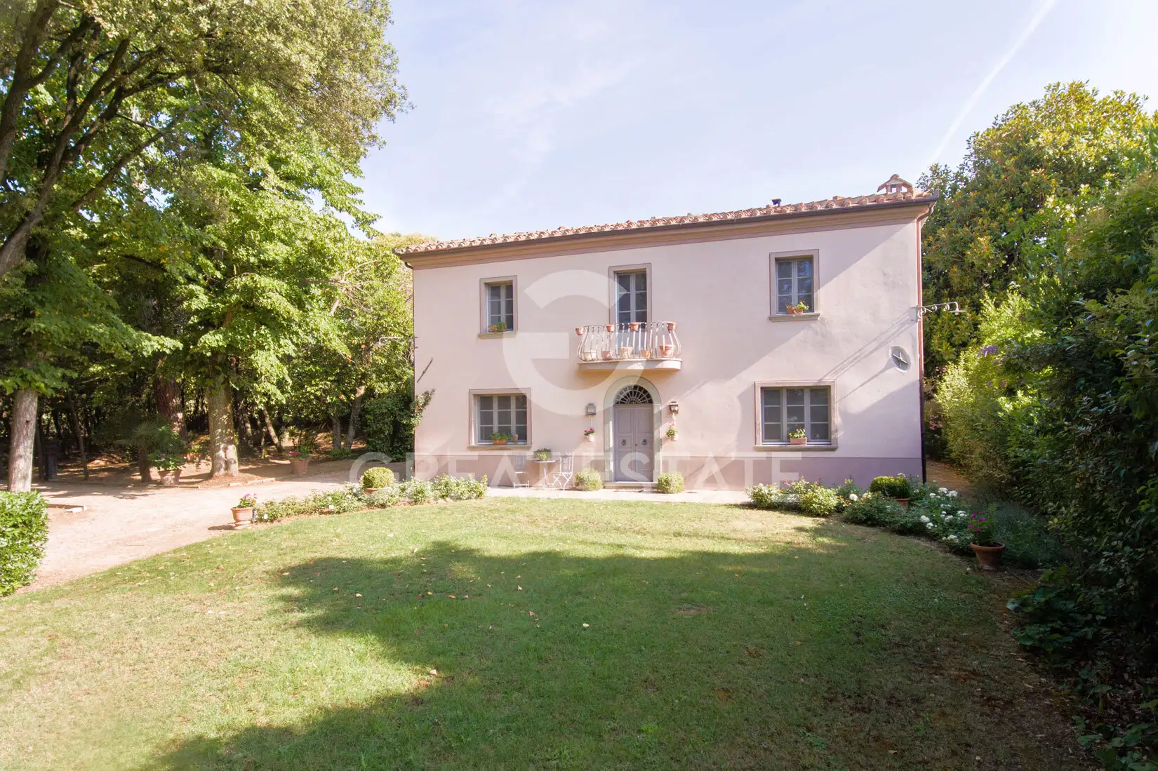 House 474m² in Italy, Arezzo. Priced at 890000€ rent photo-2
