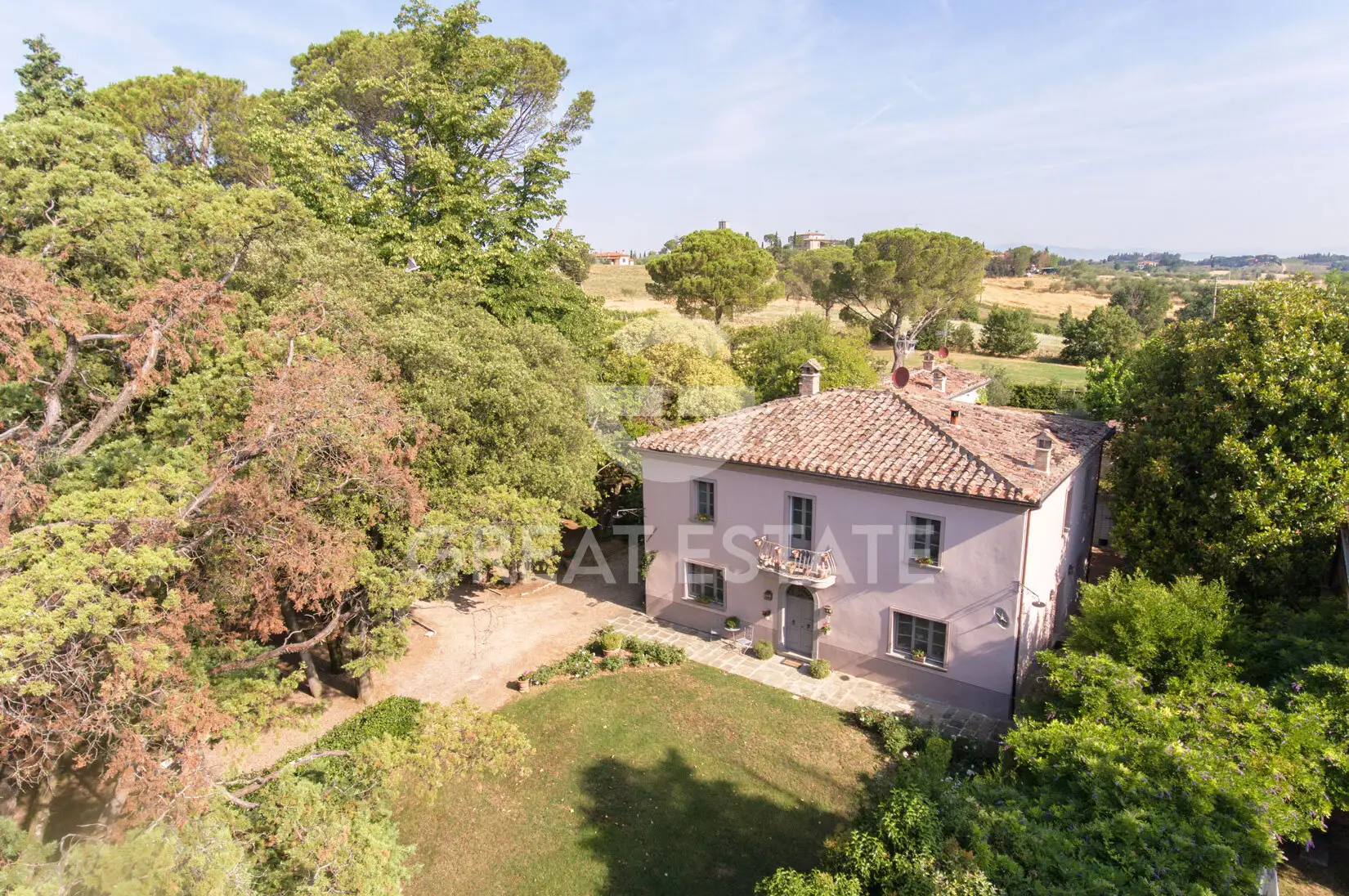 House 474m² in Italy, Arezzo. Priced at 890000€ rent photo-3