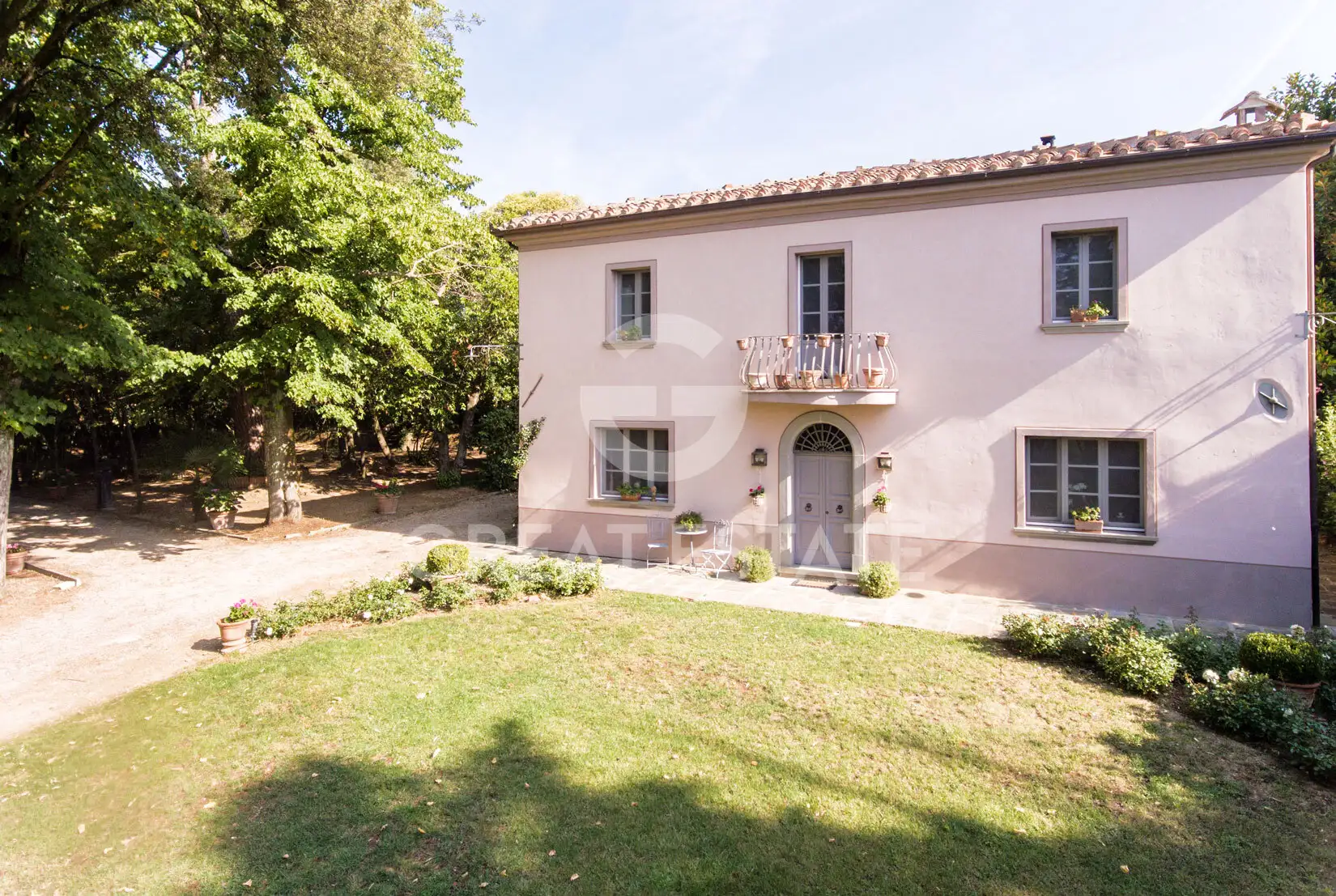House 474m² in Italy, Arezzo. Priced at 890000€ rent photo-8