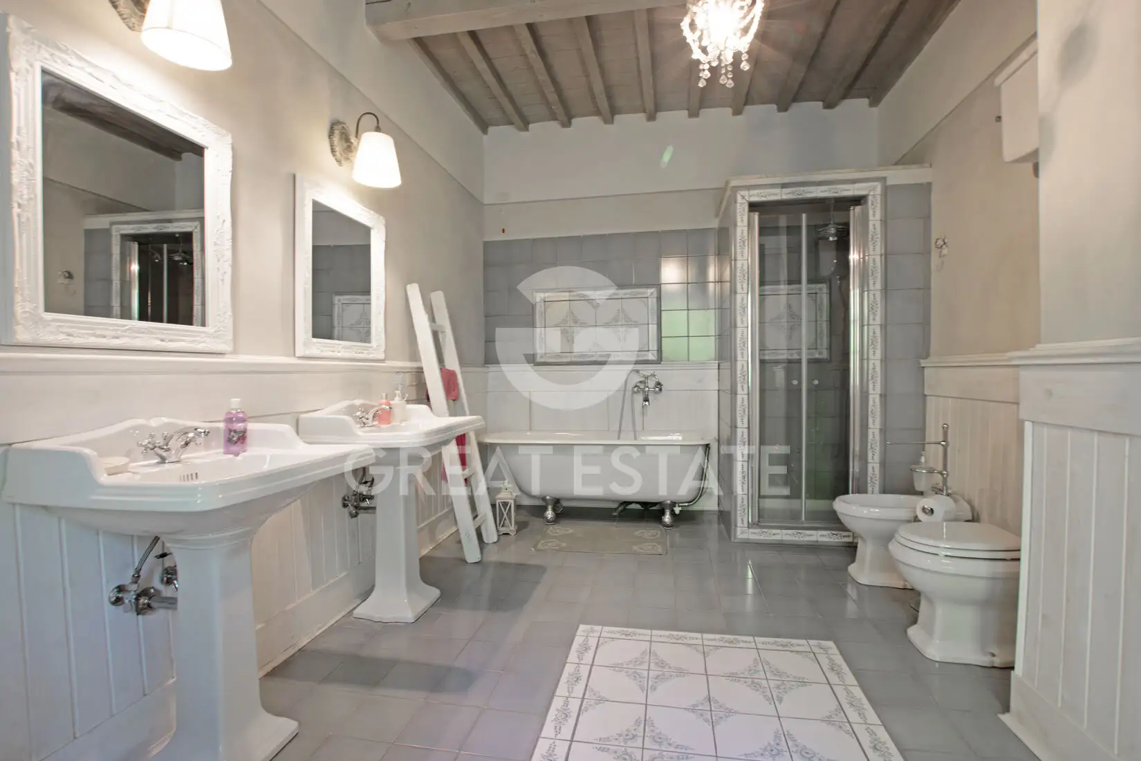 House 474m² in Italy, Arezzo. Priced at 890000€ rent photo-14
