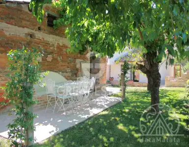 Buy in Italy for 890000€