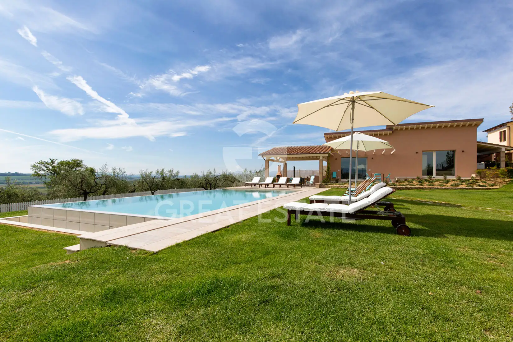Villa 880m² in Italy, Arezzo. Priced at 3700000€ rent photo-4