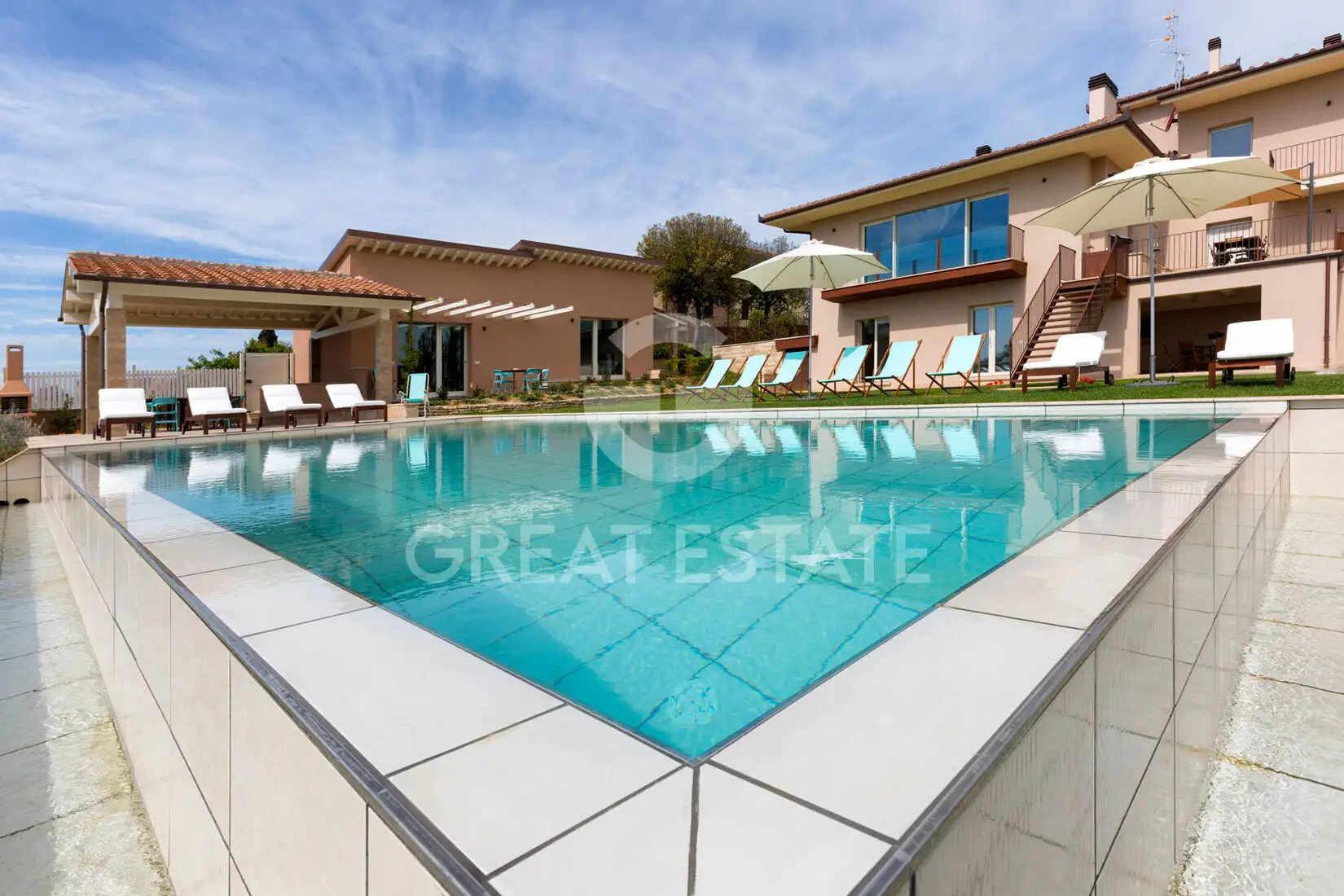 Villa 880m² in Italy, Arezzo. Priced at 3700000€ rent photo-5