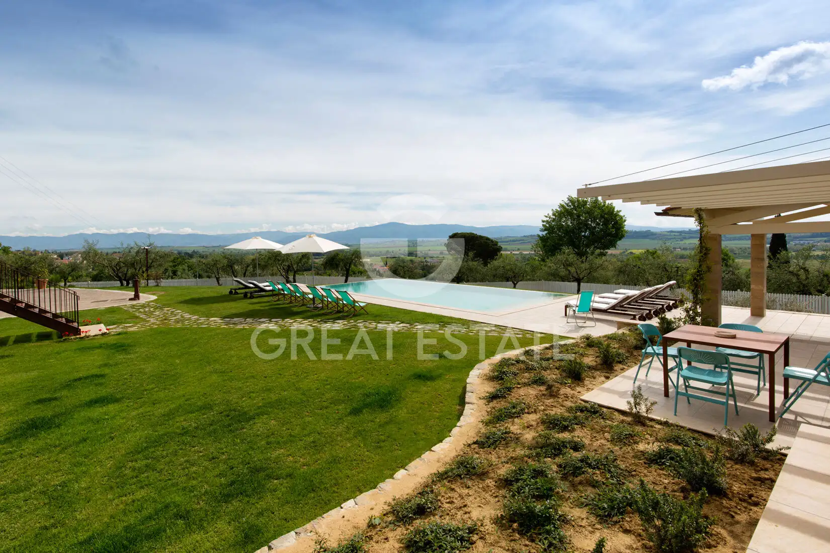 Villa 880m² in Italy, Arezzo. Priced at 3700000€ rent photo-9