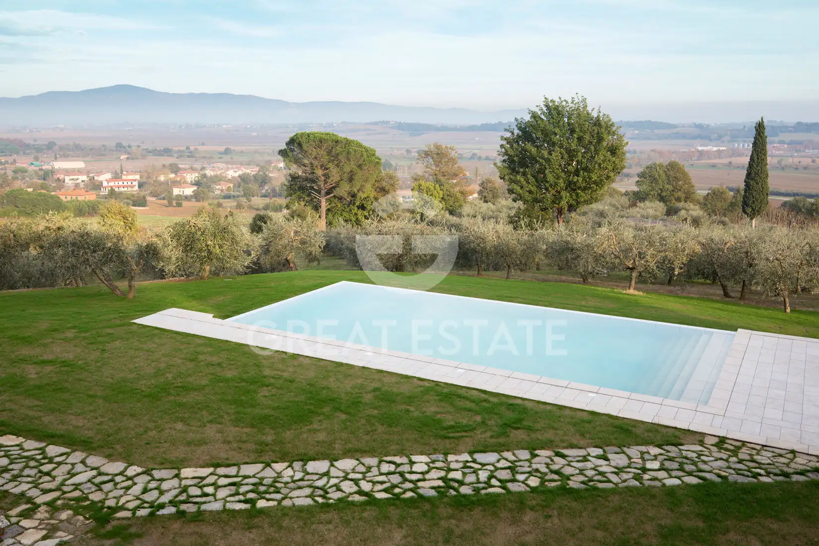 Villa 880m² in Italy, Arezzo. Priced at 3700000€ rent photo-8