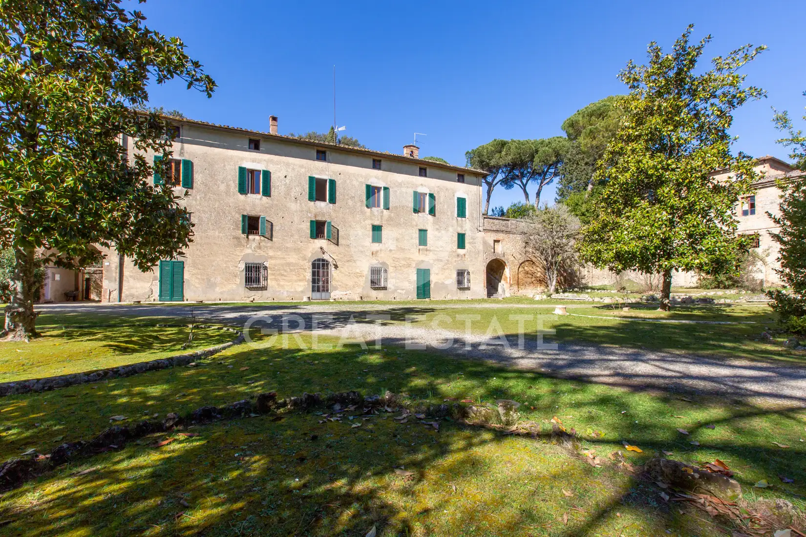 House 2325m² in Italy, Siena. Priced at 2950000€ rent photo-1