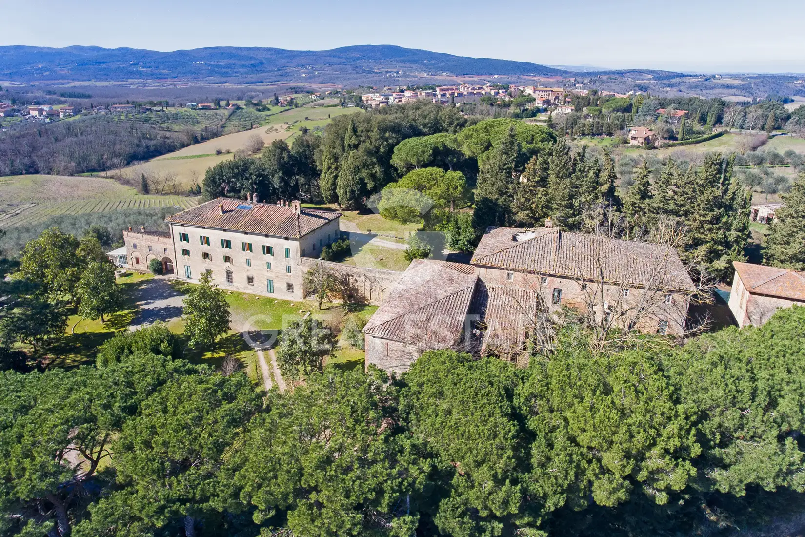 House 2325m² in Italy, Siena. Priced at 2950000€ rent photo-3