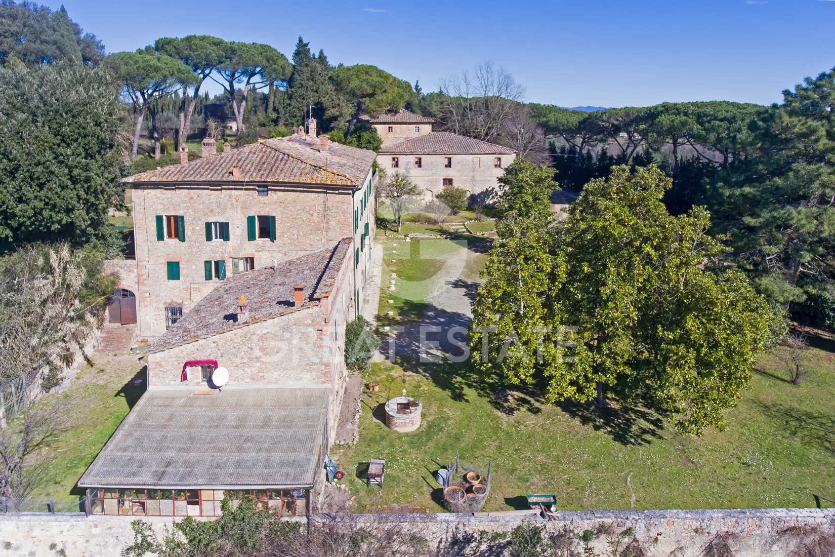 House 2325m² in Italy, Siena. Priced at 2950000€ rent photo-5