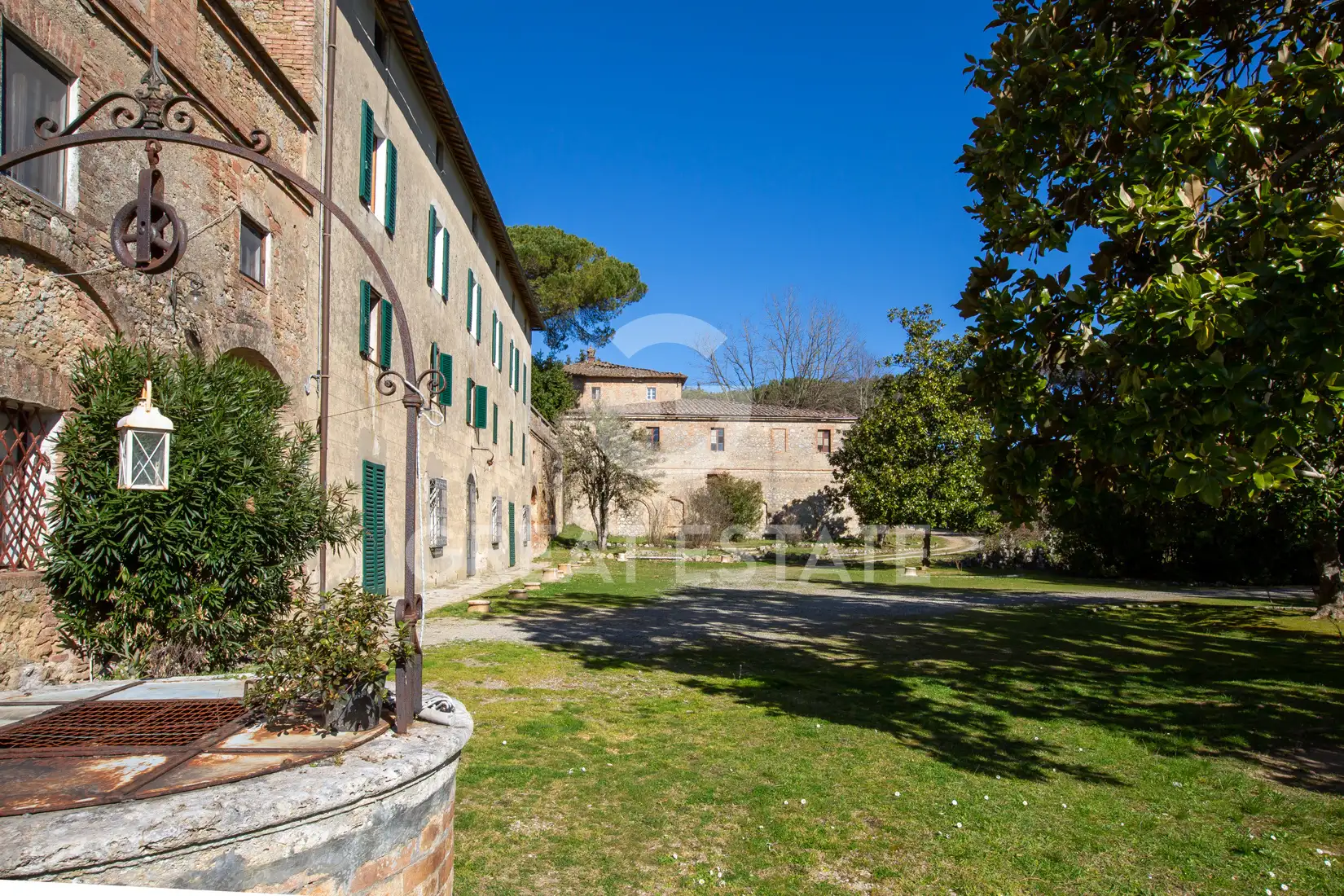 House 2325m² in Italy, Siena. Priced at 2950000€ rent photo-9