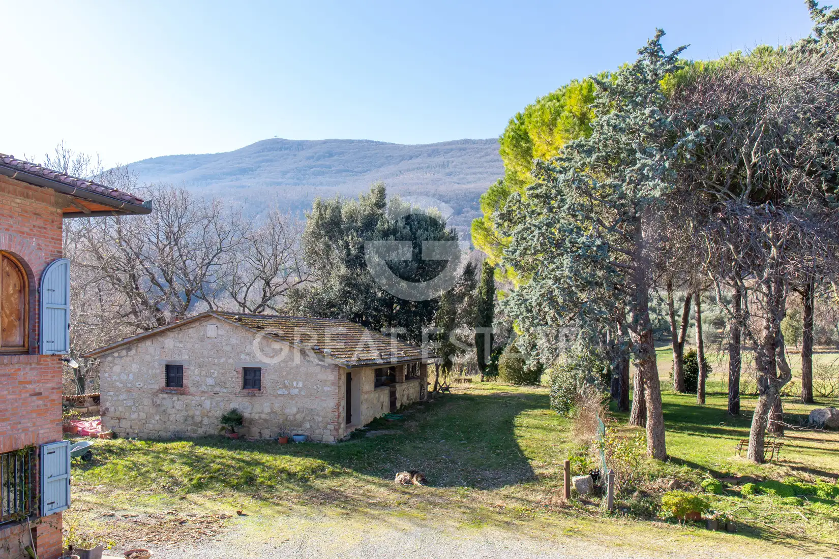 House 890m² in Italy, Siena. Priced at 1450000€ rent photo-3