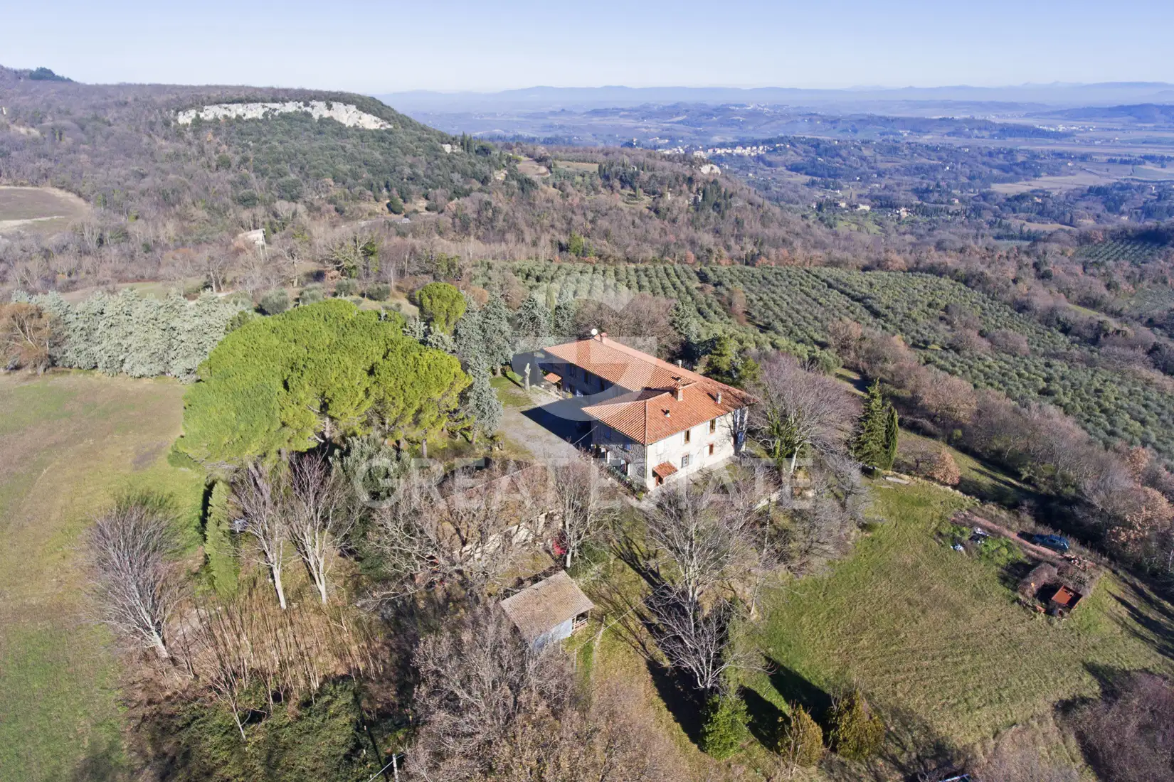 House 890m² in Italy, Siena. Priced at 1450000€ rent photo-4
